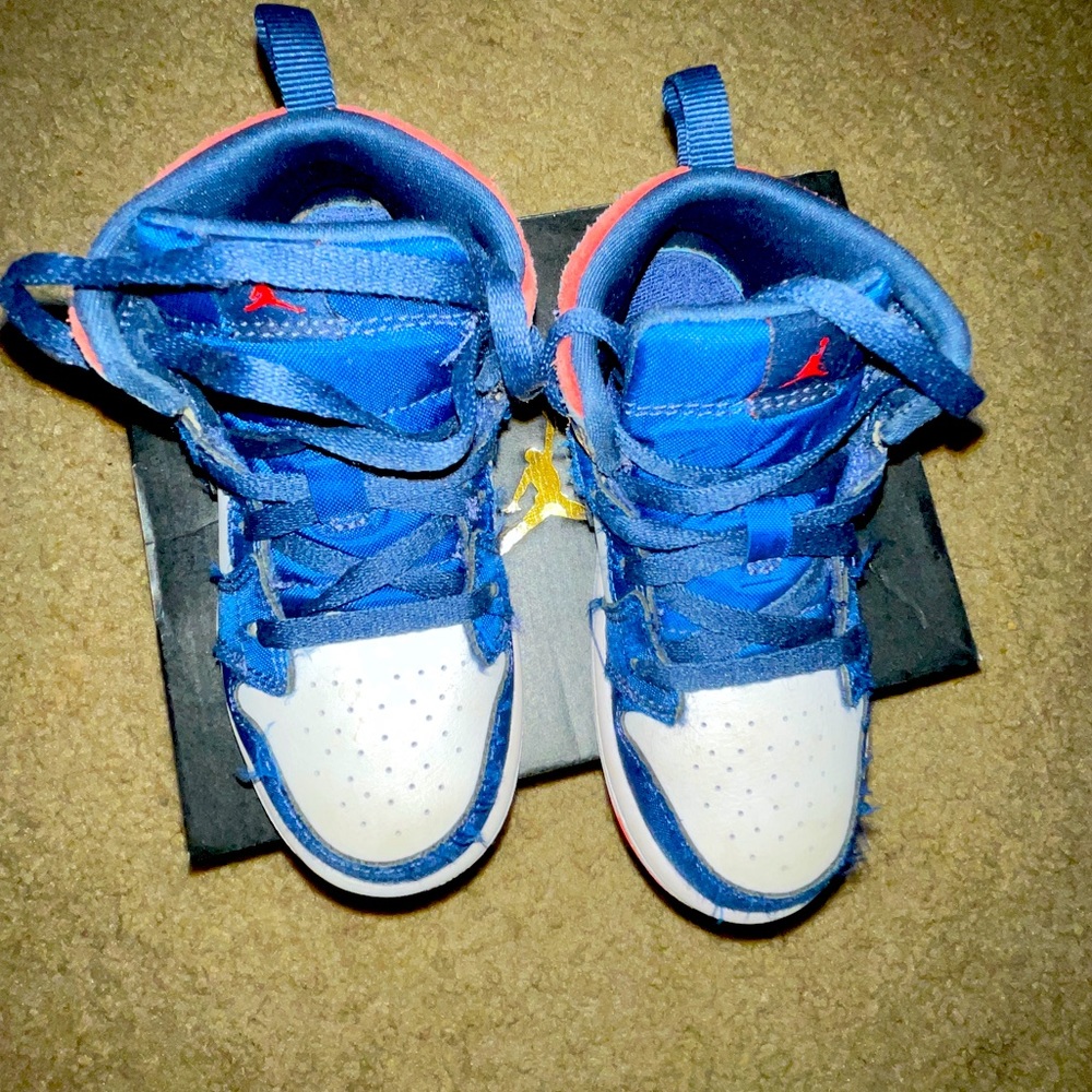Jordan 1 MID SE